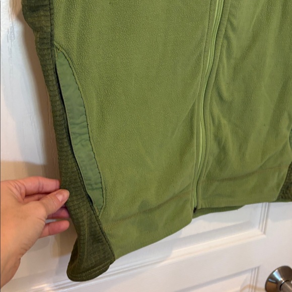 Men’s Patagonia R1 Green Vest Medium Project Jacket Coat - Picture 4 of 10